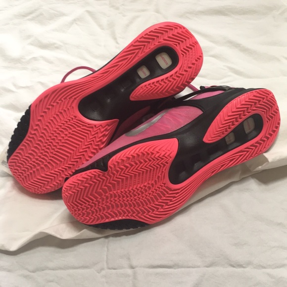 Nike Zoom Basketball Shoes - Picture 3 of 5